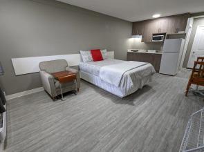 Riverside Motel & Suites