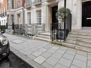 Oxford Circus Luminous Gem, Sleeps 4