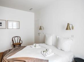 Spacious Apartment Near Madeleine