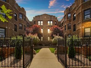 Private 1BR Apt near Shops in Lakeview