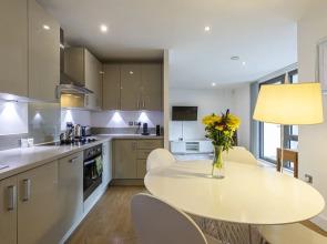 Stylish 2-bed flat w/ terrace in South East London