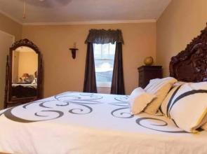 Cajun Hostel Entire House