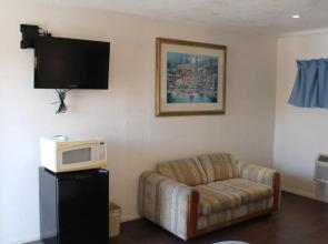 Oceanside Inn and Suites