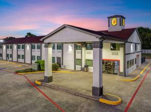 Super 8 by Wyndham Waxahachie TX