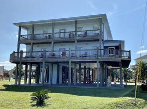 Bali Beach House by RedAwning