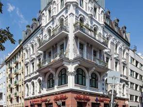 BURNS Art Apartments