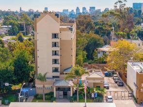 Uptown Inn by Vantaggio - Limited Service Apart-Hotel