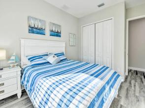 Beautiful Getaway ~ 4 Miles to Venice Beach!