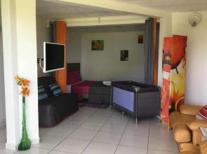 Appartement de 2 chambres avec vue sur la mer jardin clos et wifi a Deshaies a 1 km de la plage