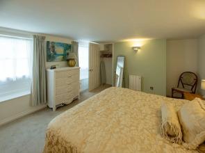 Central Quiet and Cosy St Helier Flat