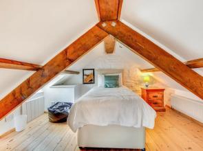 Charming Holiday Home in Haverfordwest With Meadow View