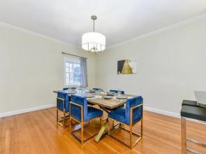 Stylish 2br/2ba Apt in Beacon Hill by Domio