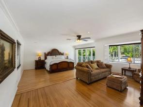 Multi-million Dollar Waterfront Villa 4 Bedroom Villa by RedAwning