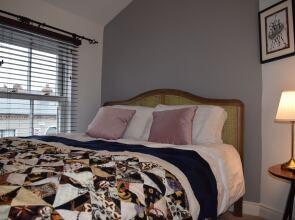 2 Bedroom House on James Street Sleeps 4