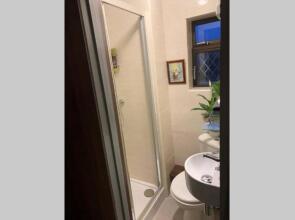 Upstairs Studio - Private kitchenette and Small en-suite