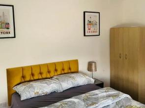 The Hive, Private Large Double Room, Barking, Close to London