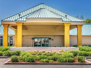 Quality Inn and Suites Livonia