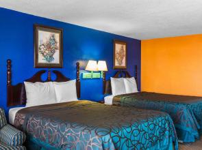 Econo Lodge Inn & Suites Macon North