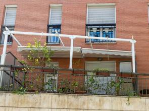 Cute 1 Bed Flat w Balcony, 2 min to Metro