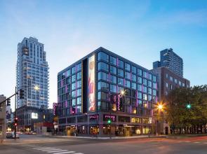 Moxy Chicago Downtown