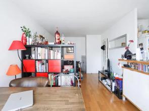 Apt with BALCON 10min from La Défense