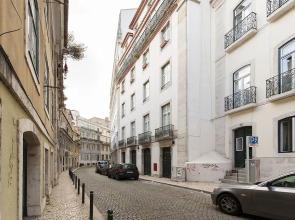 ALTIDO Elegant 3BR Apt w/workspace in Chiado