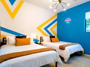 Backyard Pool Oasis Rainey St 6 min walk