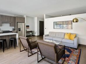 THE GRAND - Modern DT Apts with Free Parking by Zencity