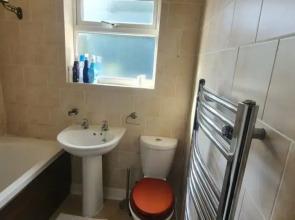 Room in Guest Room - Nice Double Room in Coventry
