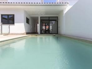 Parede Villa With Pool by Homing