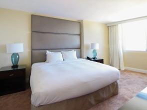 New Listing! Luxe Resort W/ Pool: Near Beach 2 Bedroom Hotel Room