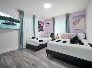 28 Guest - 4 Kitchens. Jungle Retreat in Heart Wynwood