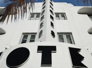 Congress Apartment By Miavac