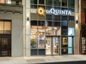 La Quinta Inn & Suites by Wyndham Times Square South