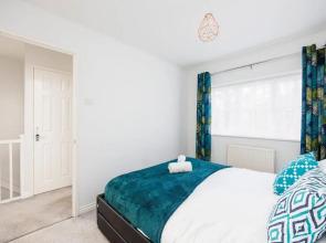 Newly Refurbished Charming 3-bed House in Barking