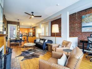 Stylish Dtwn Knoxville Condo w/ Rooftop Deck!