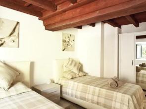 Temporary House - Fashion District 2