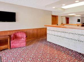 Super 8 by Wyndham Traverse City