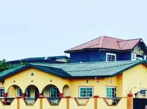 A Cheerful Holiday Home for Families and Friends