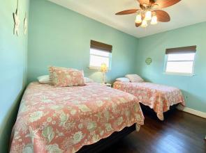 Beach Please 3 Bedroom Home by RedAwning