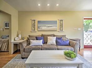 Oceanside Home w/ Yard - Walk to Beach & Pier