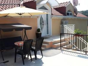 Apartments and Rooms Maris