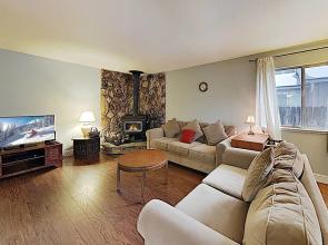 828 Alameda Ave Home - 3 Br home by RedAwning