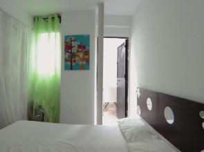 Estudio en bajos y patio int 4m2 en Puerta del Angel AZBB1