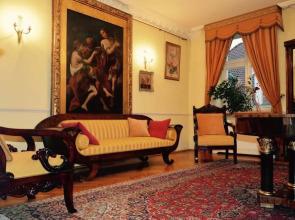 Main Market Square Apartments