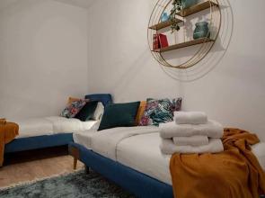 Charming, Chic 2 bed Near Madrid City Center