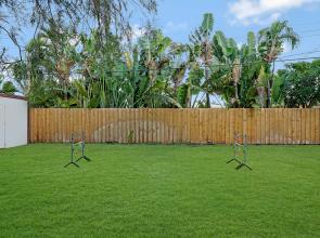 Retro Getaway in Oakland Park