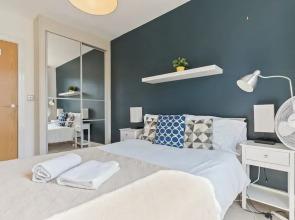 Kingsland High Street Apartment