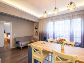 Designer & Cozy 2BD Flat with a parking in the city center