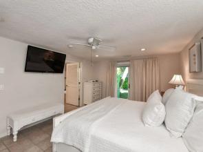 Siesta Key Paradise by Beachside Mgmt.